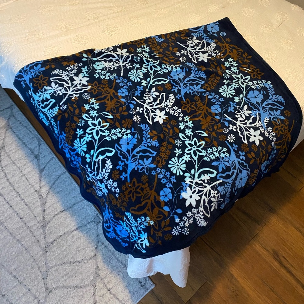 Vera Bradley Blue & Brown Floral Throw Blanket